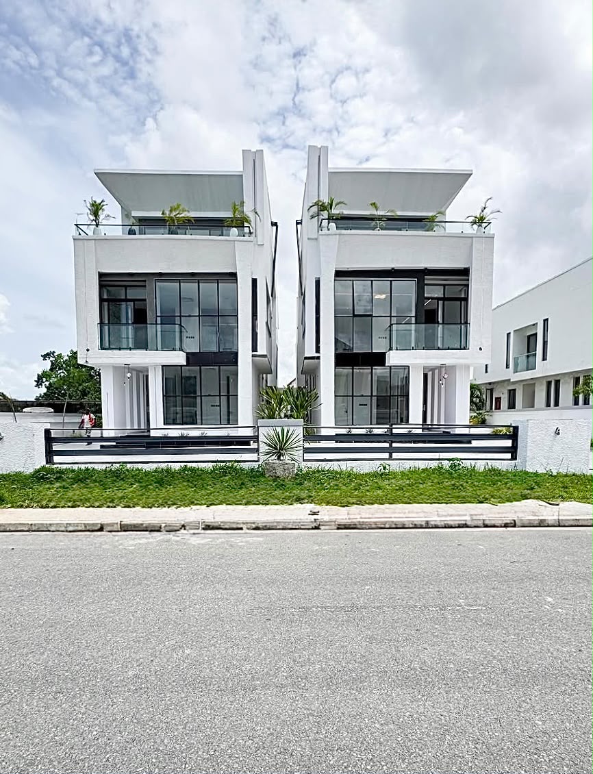 5 BEDROOM FULLY DETACHED DUPLEX WITH BQ AND SWIMMING POOL