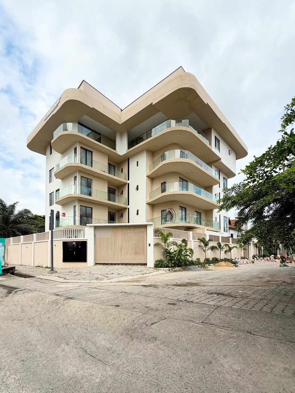 3 BEDROOM APARTMENT WITH BQ, ELEVATOR & SWIMMING POOL