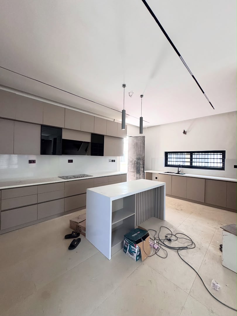 5 BEDROOM FULLY DETACHED DUPLEX WITH BQ