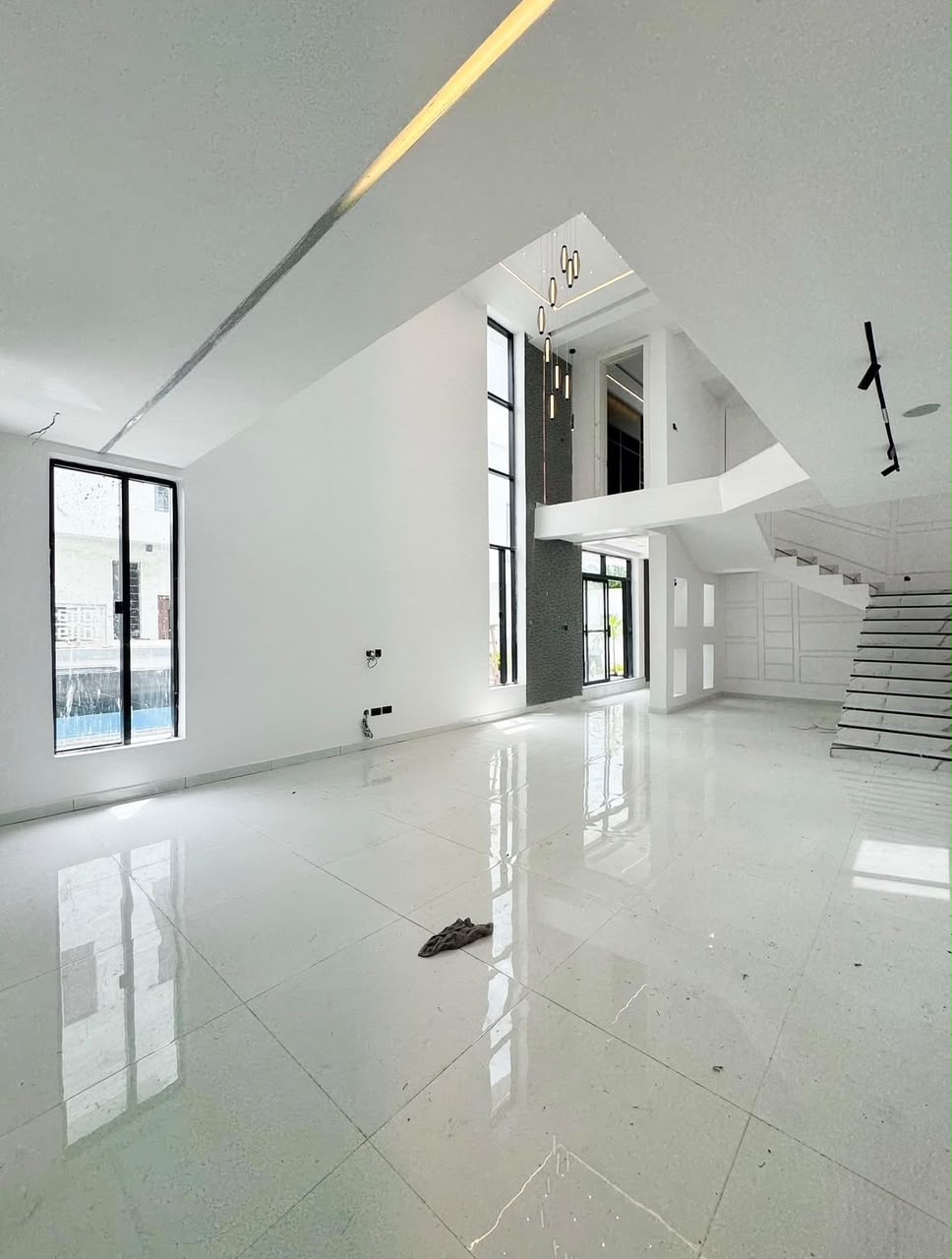 5 BEDROOM FULLY DETACHED DUPLEX WITH BQ AND SWIMMING POOL