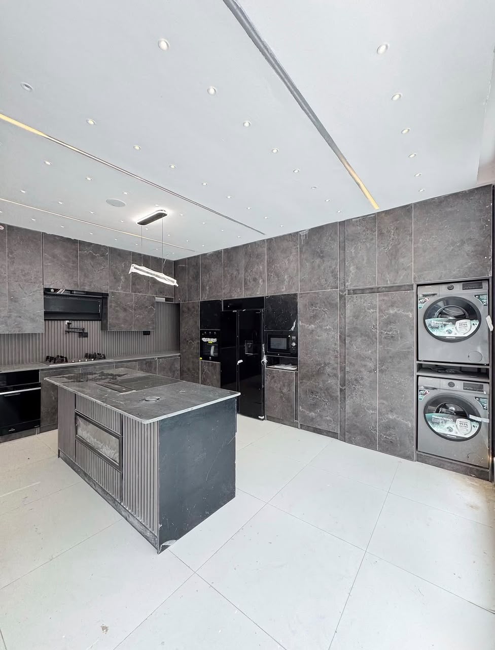 5 BEDROOM FULLY DETACHED DUPLEX WITH BQ AND SWIMMING POOL