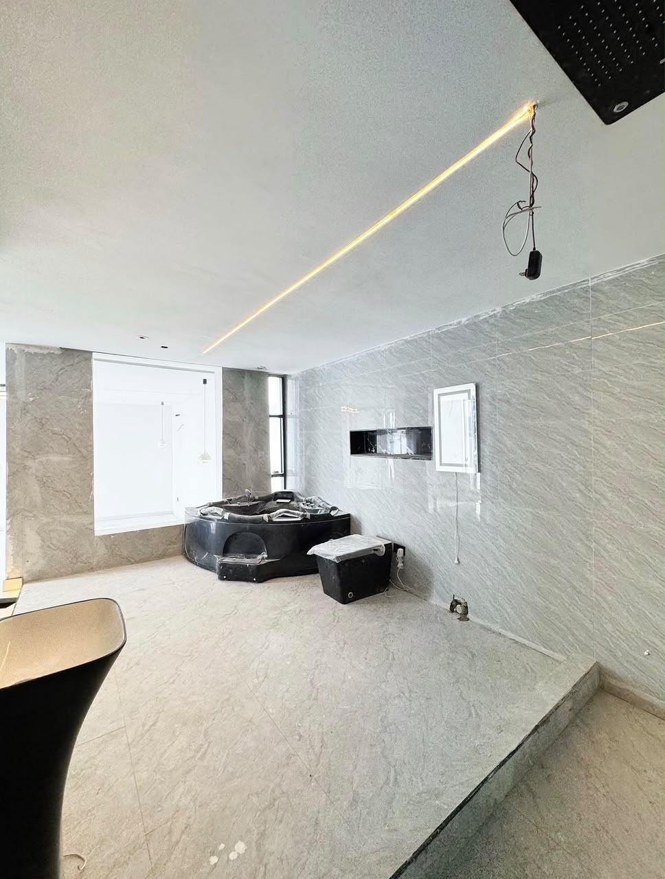 5 BEDROOM FULLY DETACHED DUPLEX WITH BQ AND SWIMMING POOL