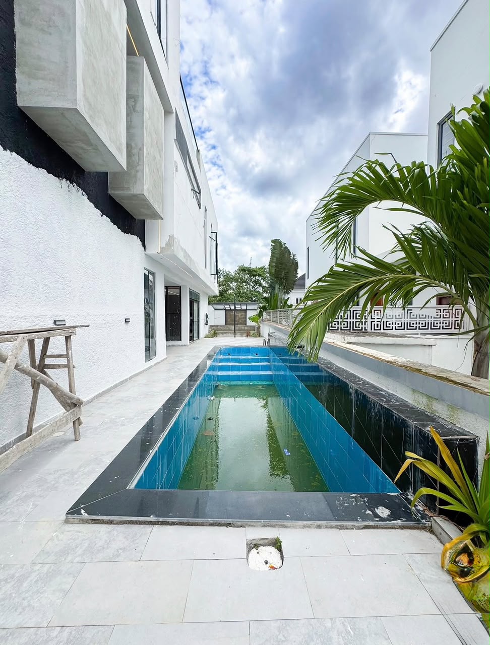 5 BEDROOM FULLY DETACHED DUPLEX WITH BQ AND SWIMMING POOL