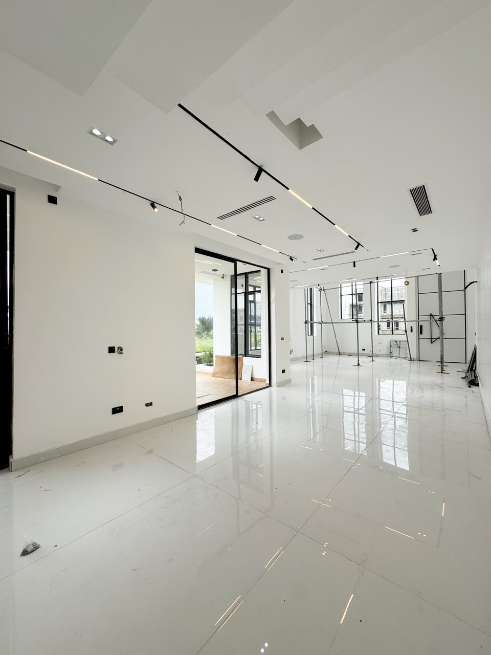 5 BEDROOM FULLY DETACHED DUPLEX WITH BQ AND SWIMMING POOL