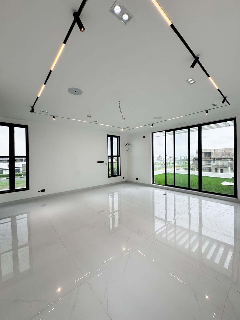 5 BEDROOM FULLY DETACHED DUPLEX WITH BQ AND SWIMMING POOL