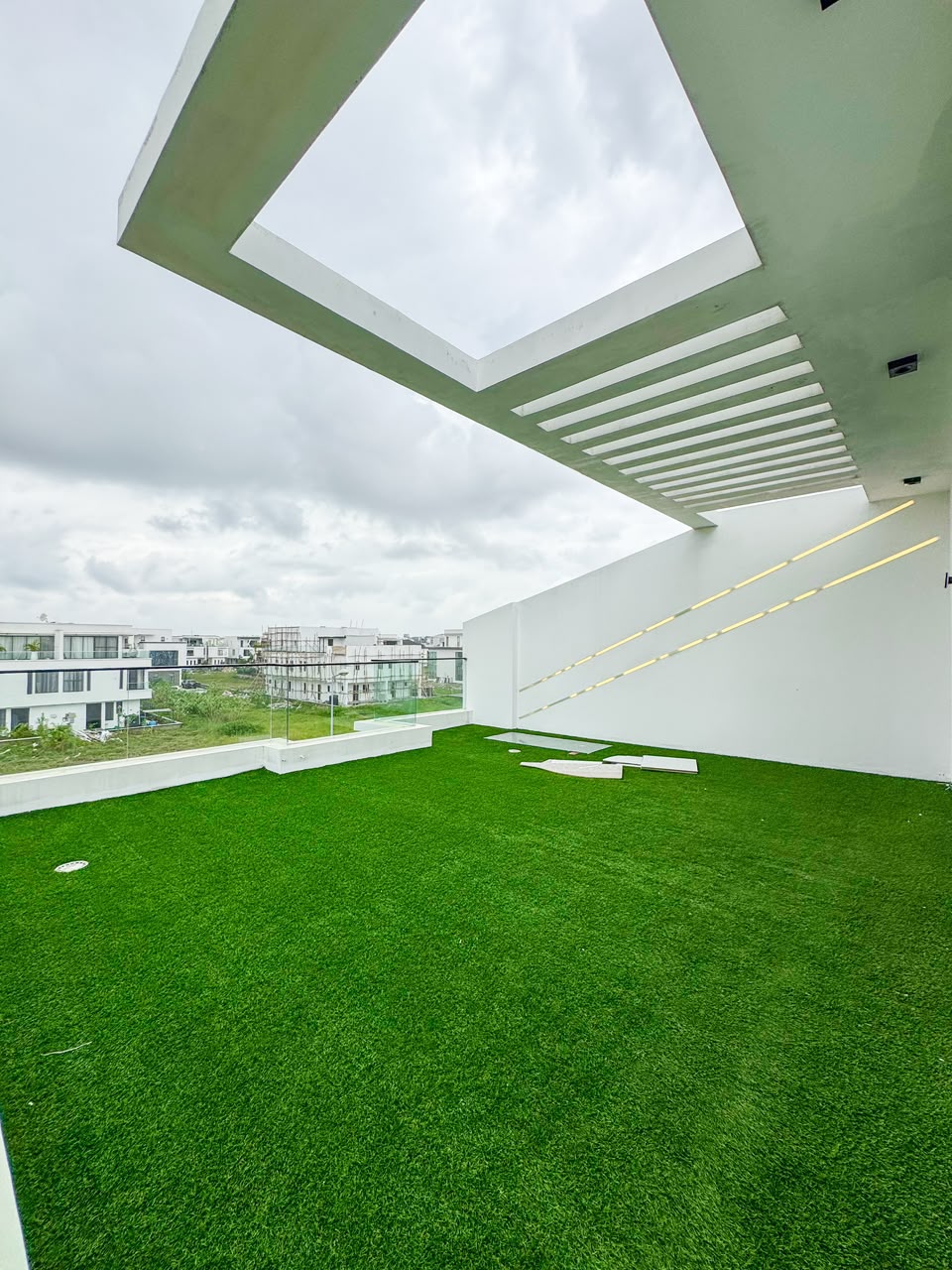 5 BEDROOM FULLY DETACHED DUPLEX WITH BQ AND SWIMMING POOL