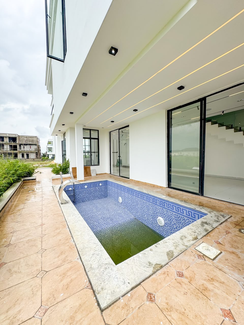 5 BEDROOM FULLY DETACHED DUPLEX WITH BQ AND SWIMMING POOL