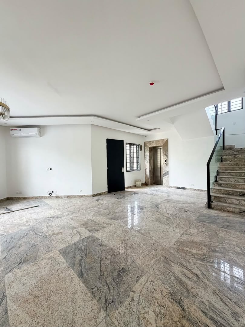 5 BEDROOM FULLY DETACHED DUPLEX WITH BQ & SWIMMING POOL