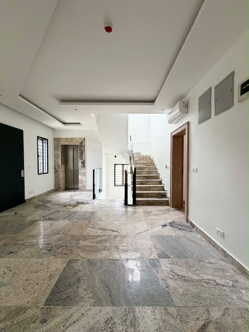 5 BEDROOM FULLY DETACHED DUPLEX WITH BQ & SWIMMING POOL